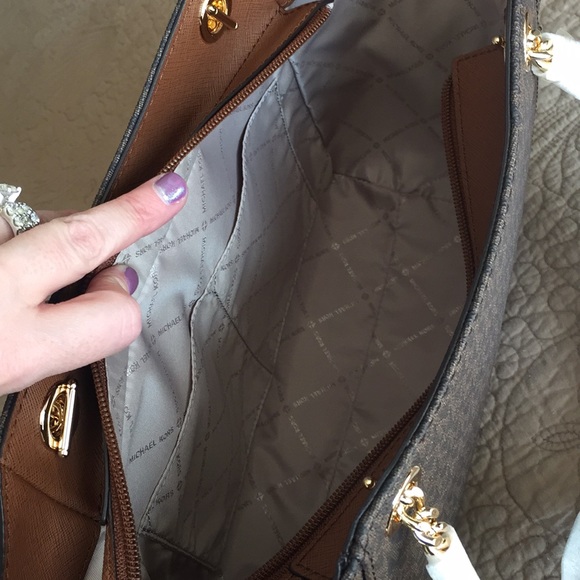 Michael Kors Jet Set Logo Tote Bag - Picture 7 of 8